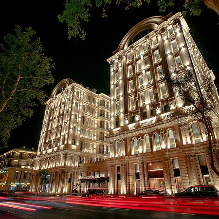 Готель Intercontinental Baku By Ihg Екстер'єр фото The hotel at night