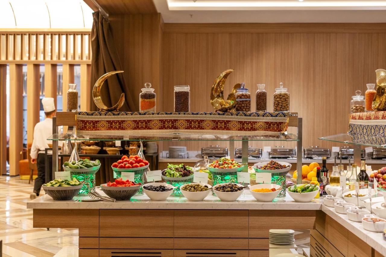 Готель Intercontinental Baku By Ihg Екстер'єр фото A buffet at a hotel